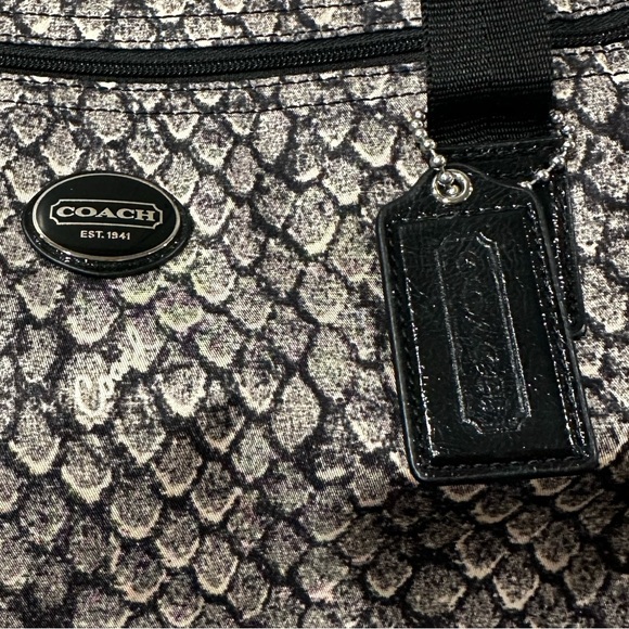 Vintage, no longer produced so hard to find EXTRA LARGE Coach weekender bag! - Picture 2 of 14